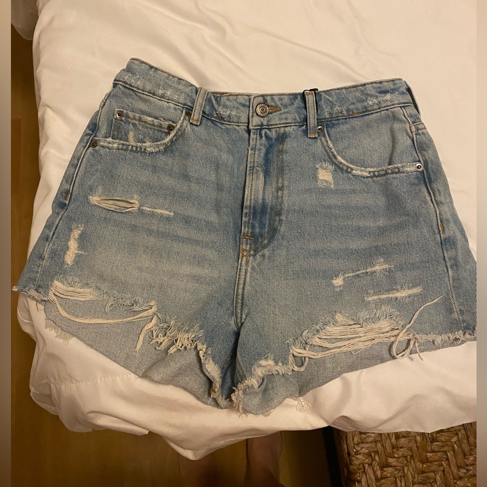 NWT Classic High Waisted Zara Cut off Denim shorts
